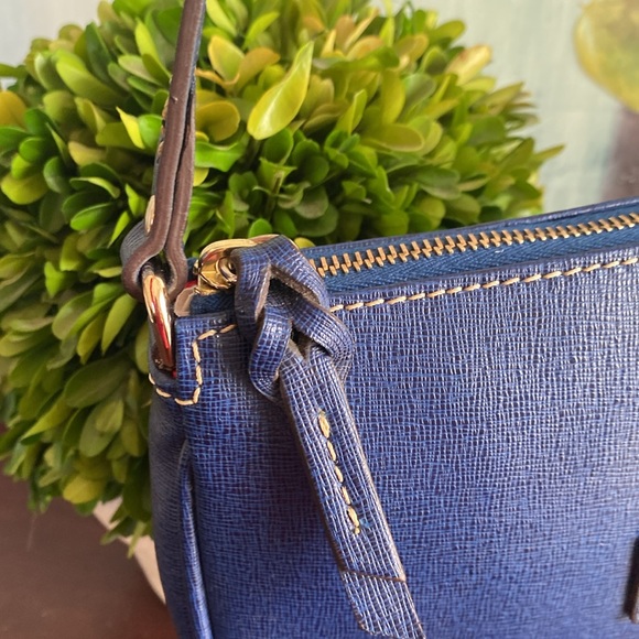DOONEY & BOURKE "LEXI" 💙NAVY BLUE💙 LEATHER CONVERTIBLE CROSSBODY BAG 🌟EUC🌟 - Picture 7 of 17